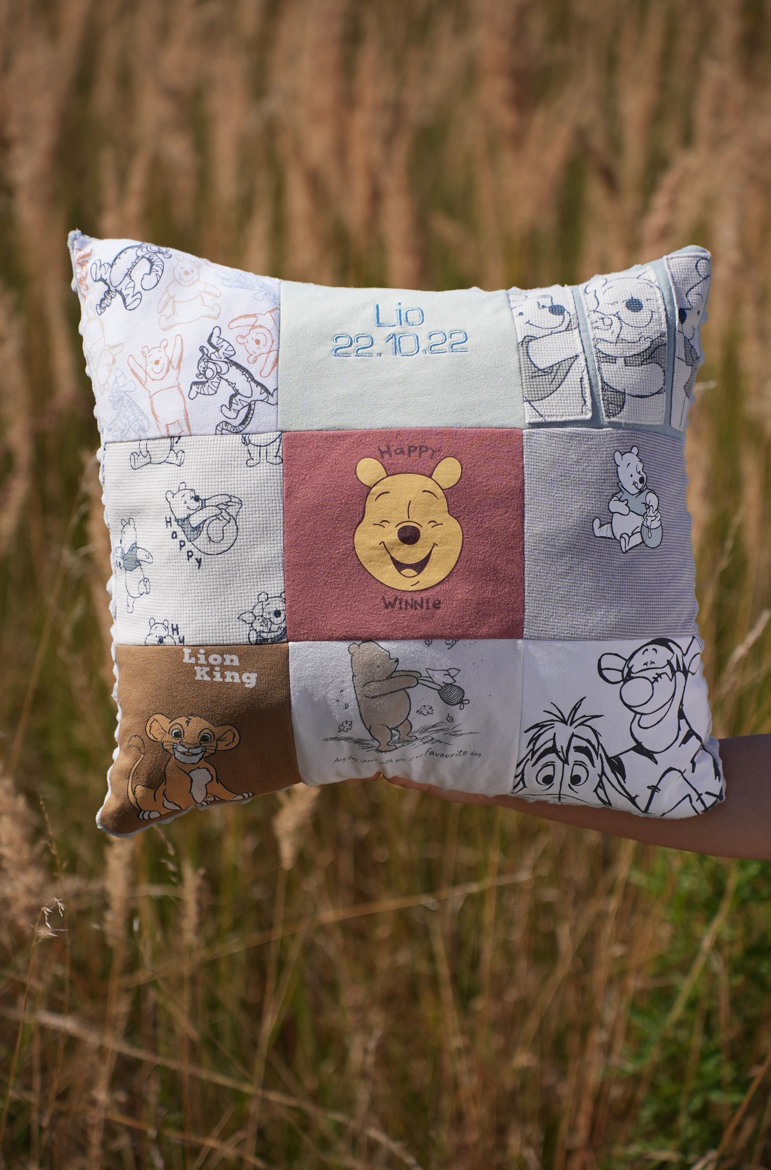 Patchwork Kissen aus Babykleidung 40x40cm – personalisiert & handgemacht – Erinnerungskissen