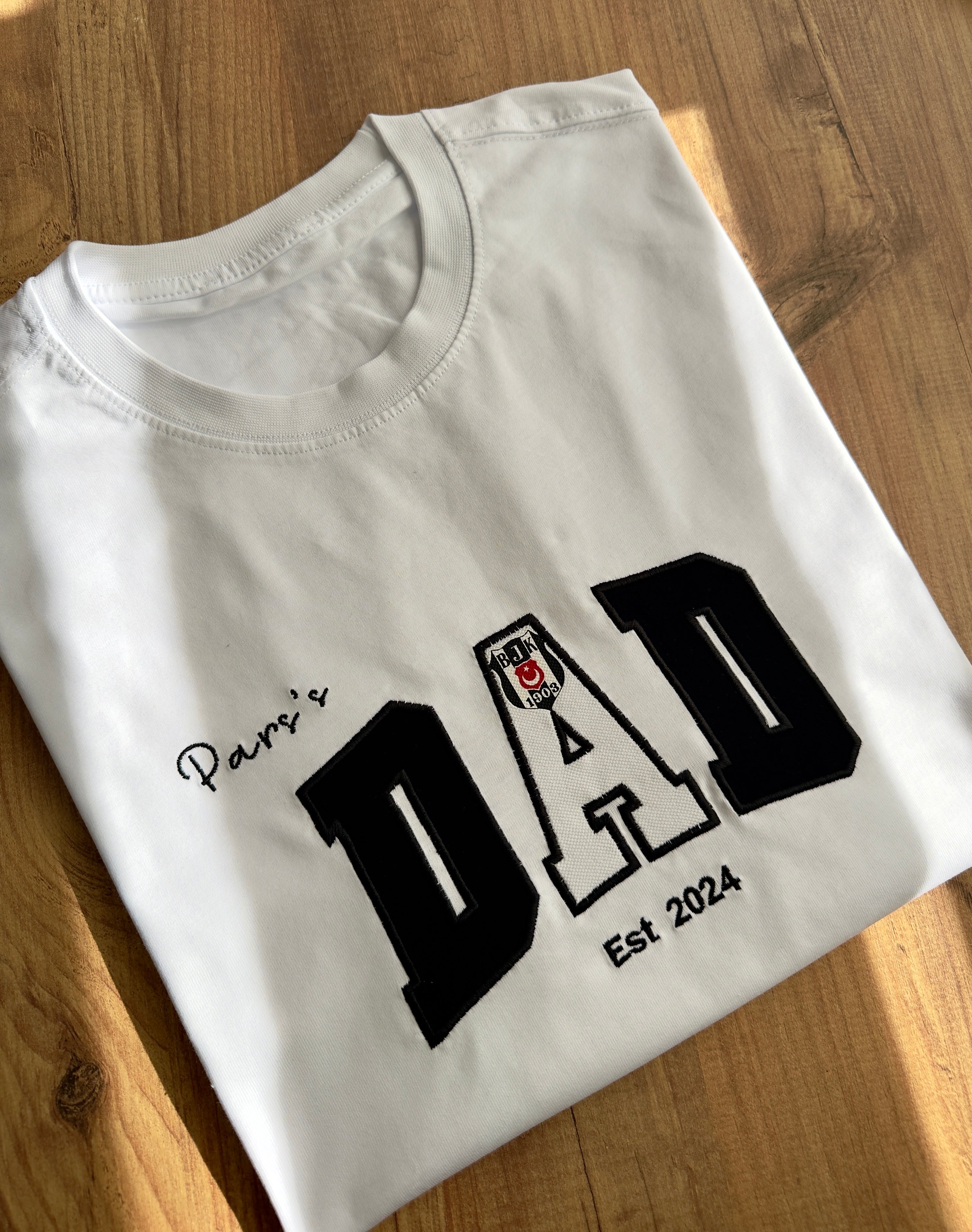 PAPA / DAD T-Shirt aus Babykleidung – personalisiert & bestickt – Erinnerungsshirt für Papa