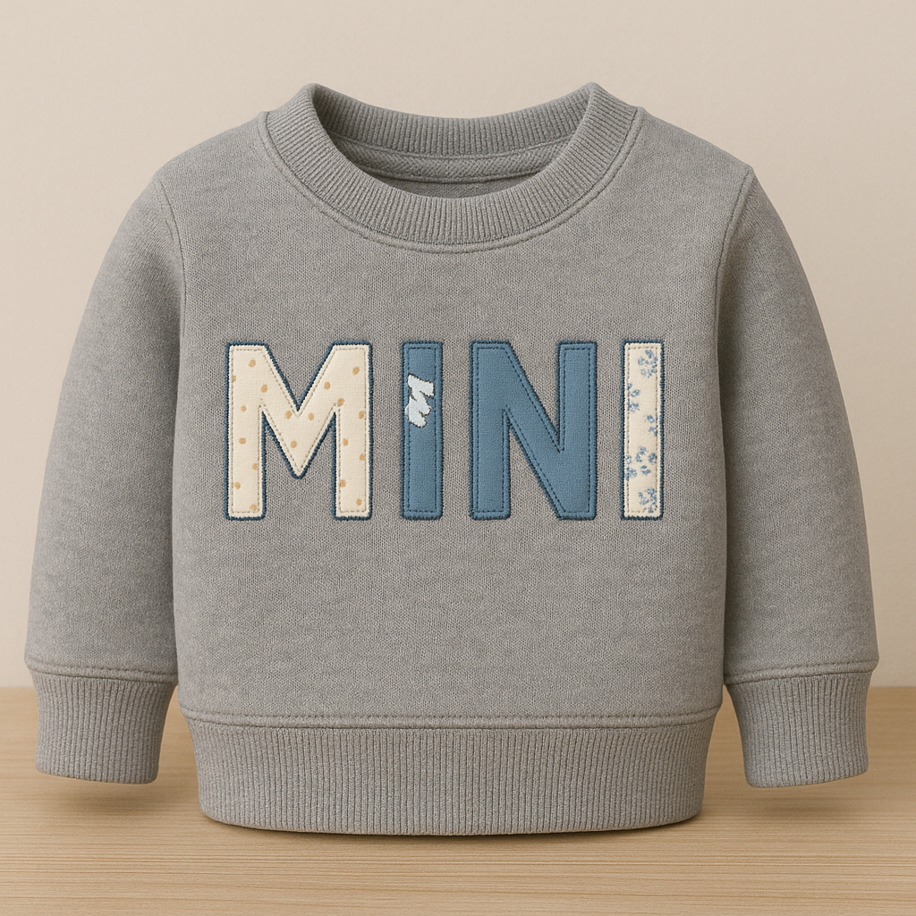 MINI Sweatshirt aus Babykleidung – personalisiert & bestickt – Erinnerungspullover für Kinder