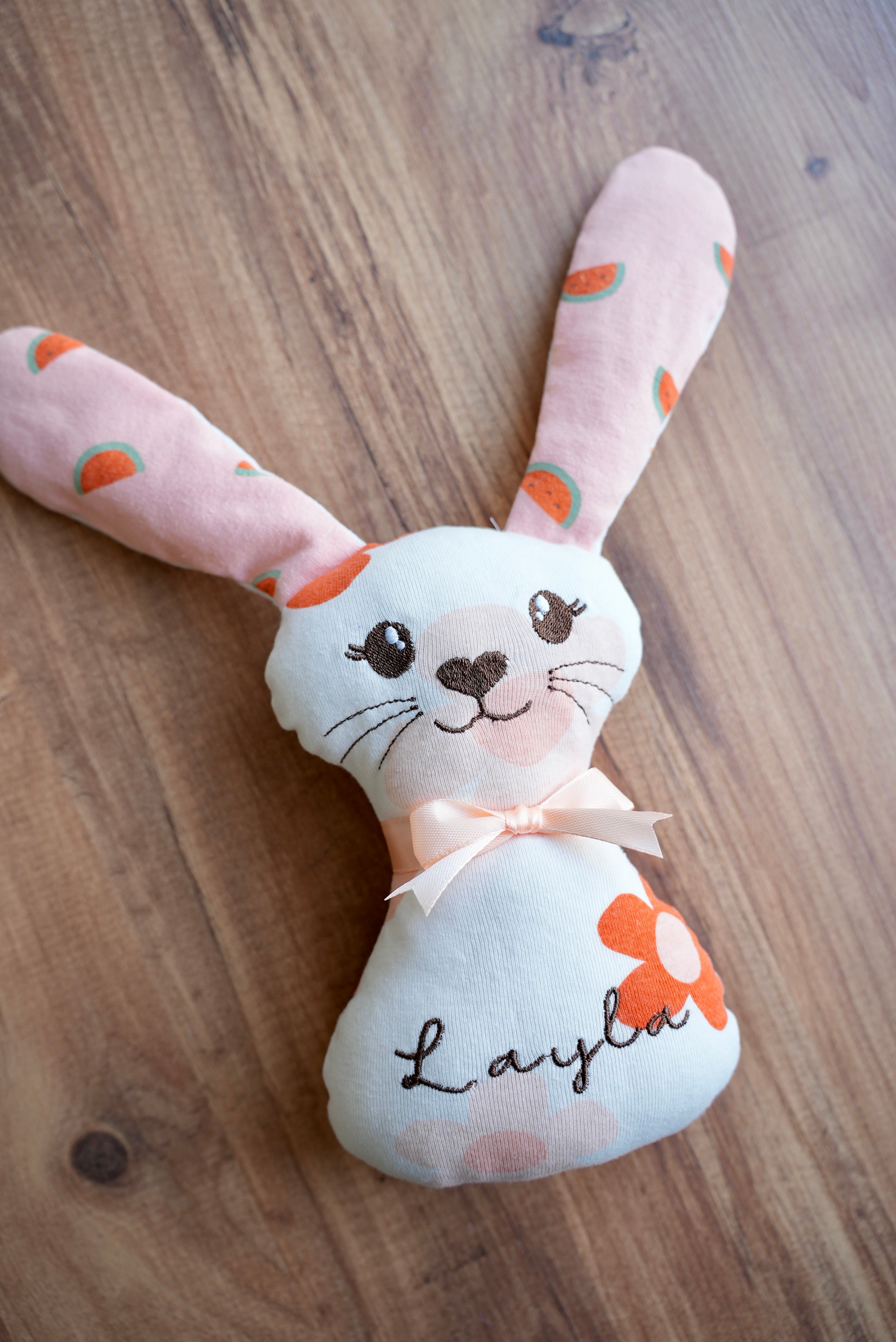Kuschelhase aus Babykleidung – personalisiert & handgemacht – Erinnerungshase
