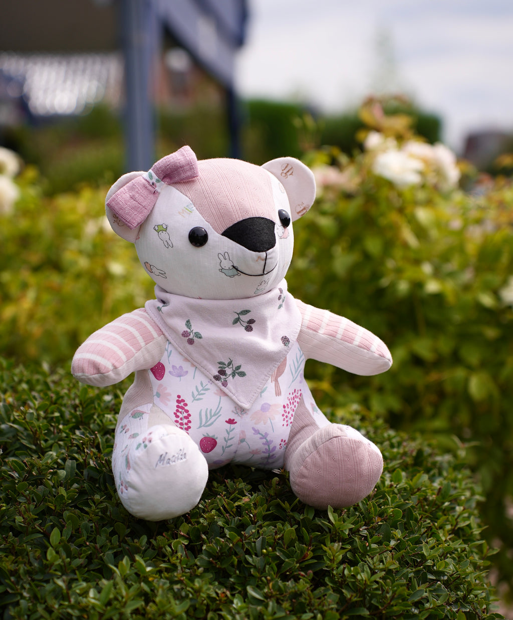 Erinnerungsbär aus Babykleidung – Handgemachter Teddybär – Persönliches Andenken & Geschenk zur Geburt