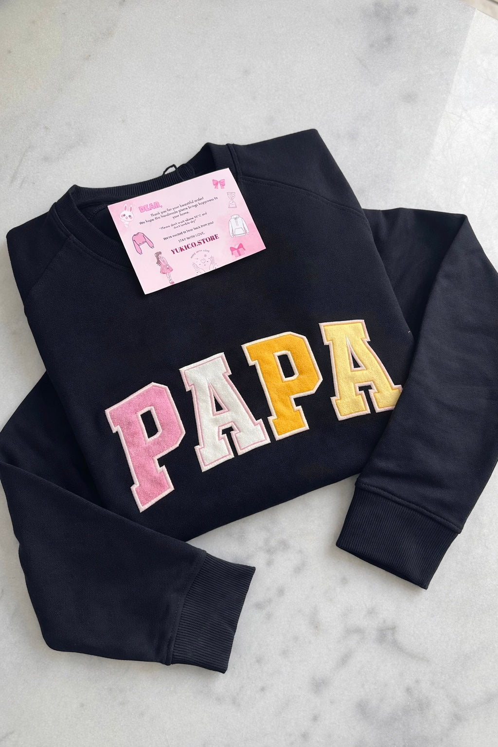 PAPA/DAD Sweatshirt aus Babykleidung – personalisiert & bestickt – Erinnerungspullover für Papa