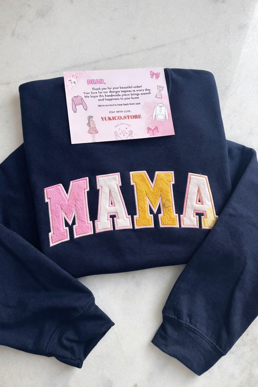 MAMA/ MOM Sweatshirt aus Babykleidung – personalisiert & bestickt – Erinnerungspullover für Mama