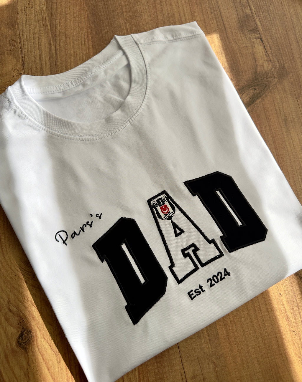 PAPA / DAD T-Shirt aus Babykleidung – personalisiert & bestickt – Erinnerungsshirt für Papa
